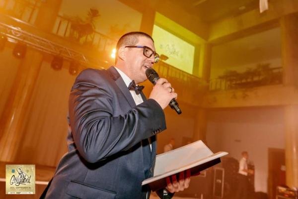 Vállalati rendezvény műsorvezetése, konferálás